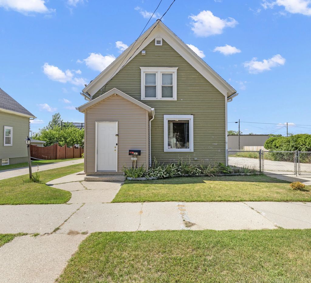 1030 S 25th St, Manitowoc