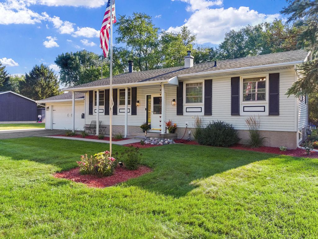 309 N Jackson St, Elkhorn