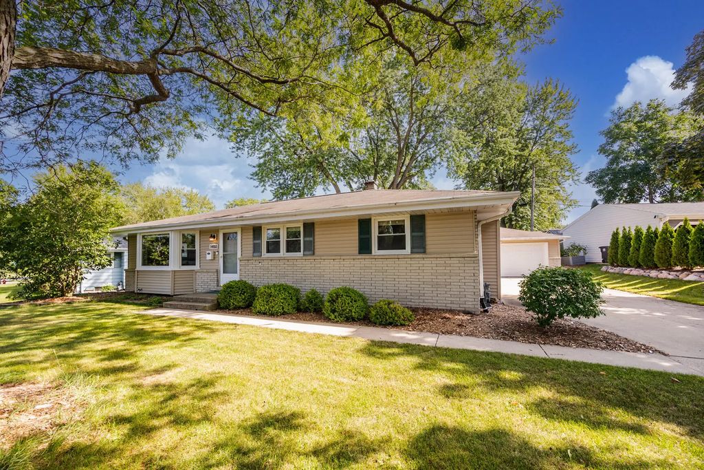 N86w14553 Macarthur Dr, Menomonee Falls