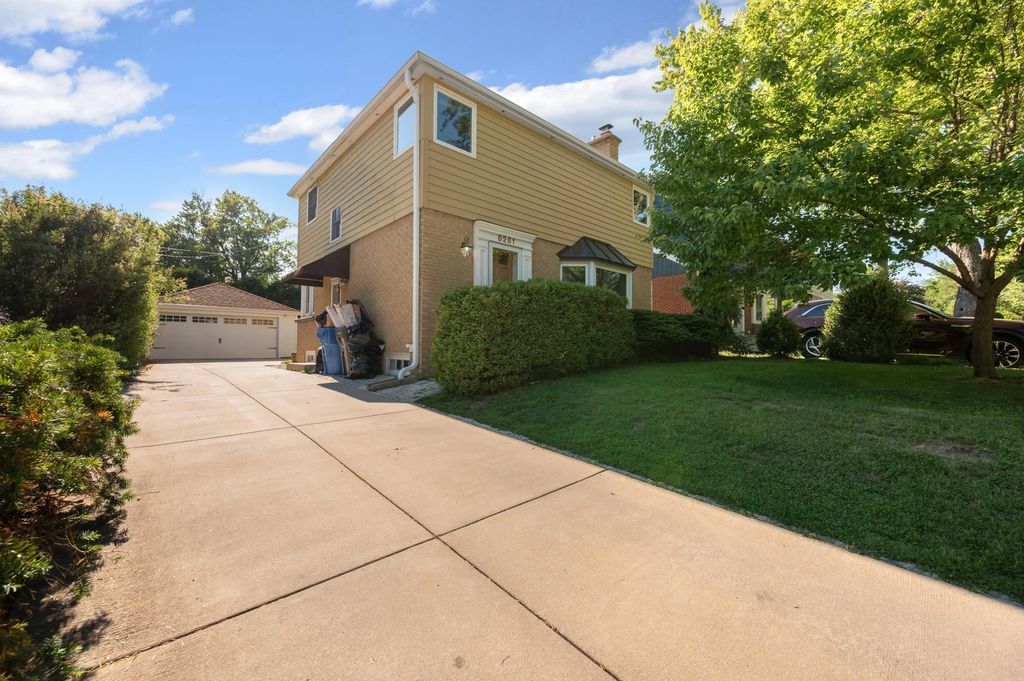 6261 N Bay Ridge Ave, Whitefish Bay