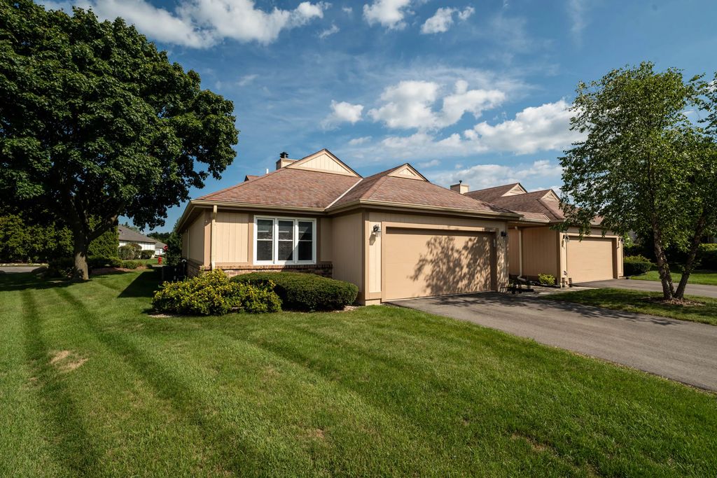 627 W Aspenwood Ct, Bayside