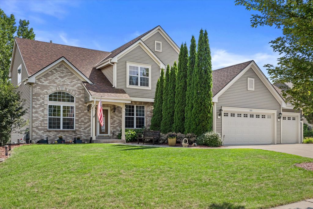 1823 Deer Path -, Waukesha