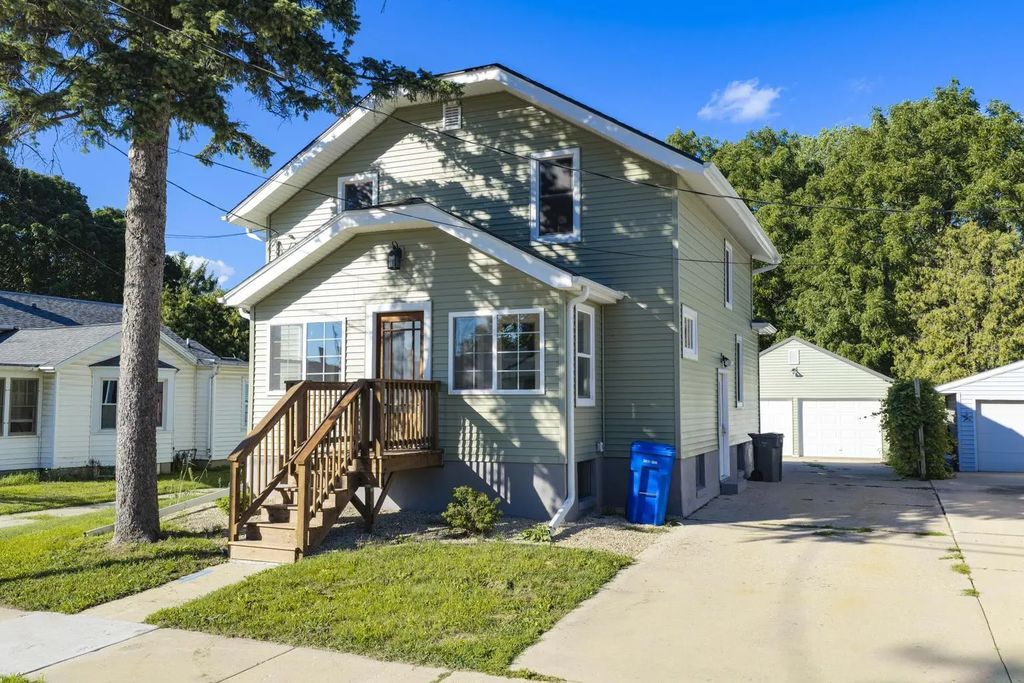 717 N Church St, Watertown