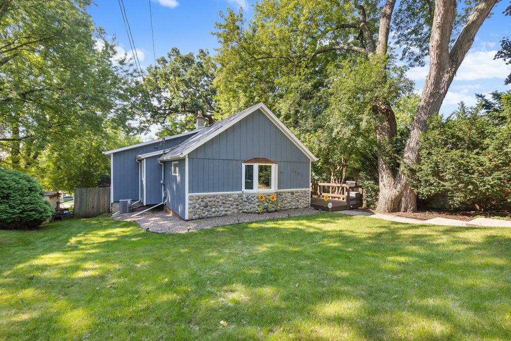 1903 Sunkist Ave, Waukesha