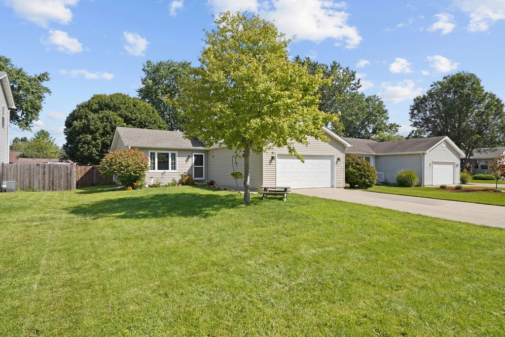 986 93rd St, Pleasant Prairie