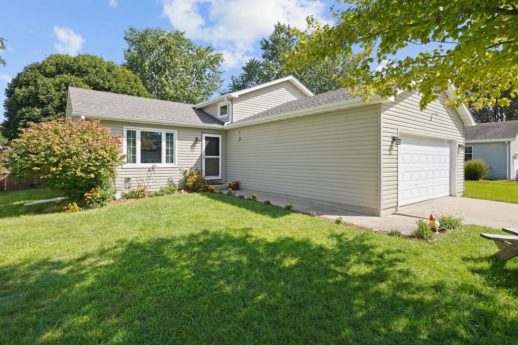 986 93rd St, Pleasant Prairie
