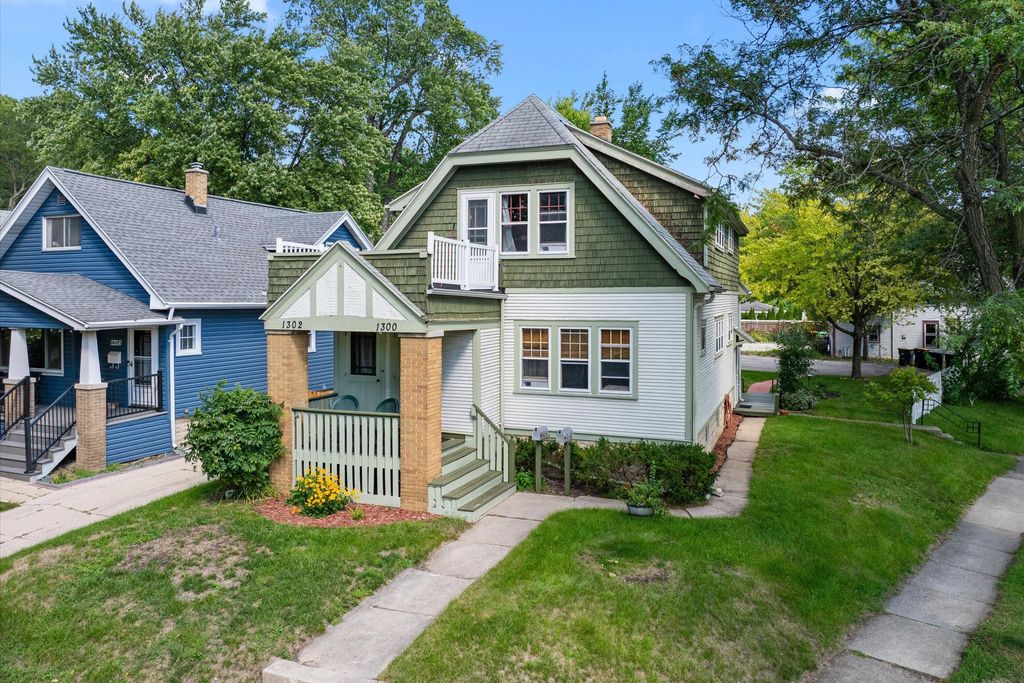 1300 N 70th St 1302, Wauwatosa
