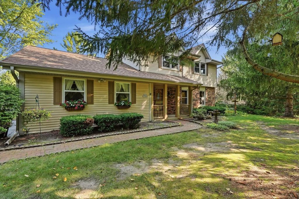 S69w32666 Westgate Dr, Mukwonago