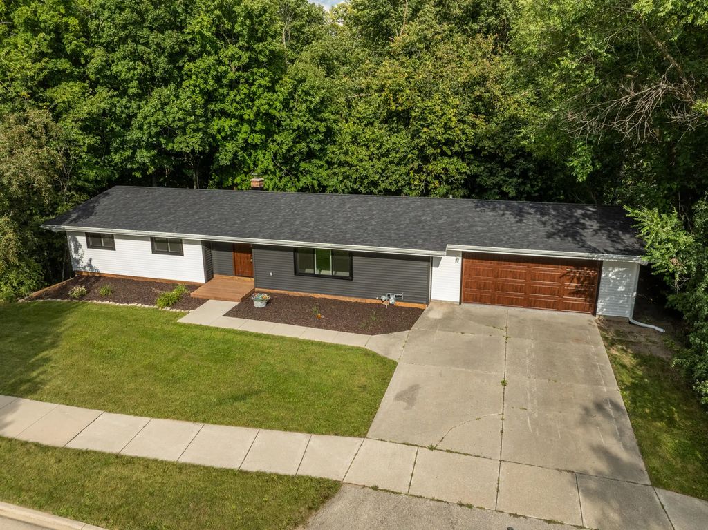 2421 Skyline Dr, West Bend