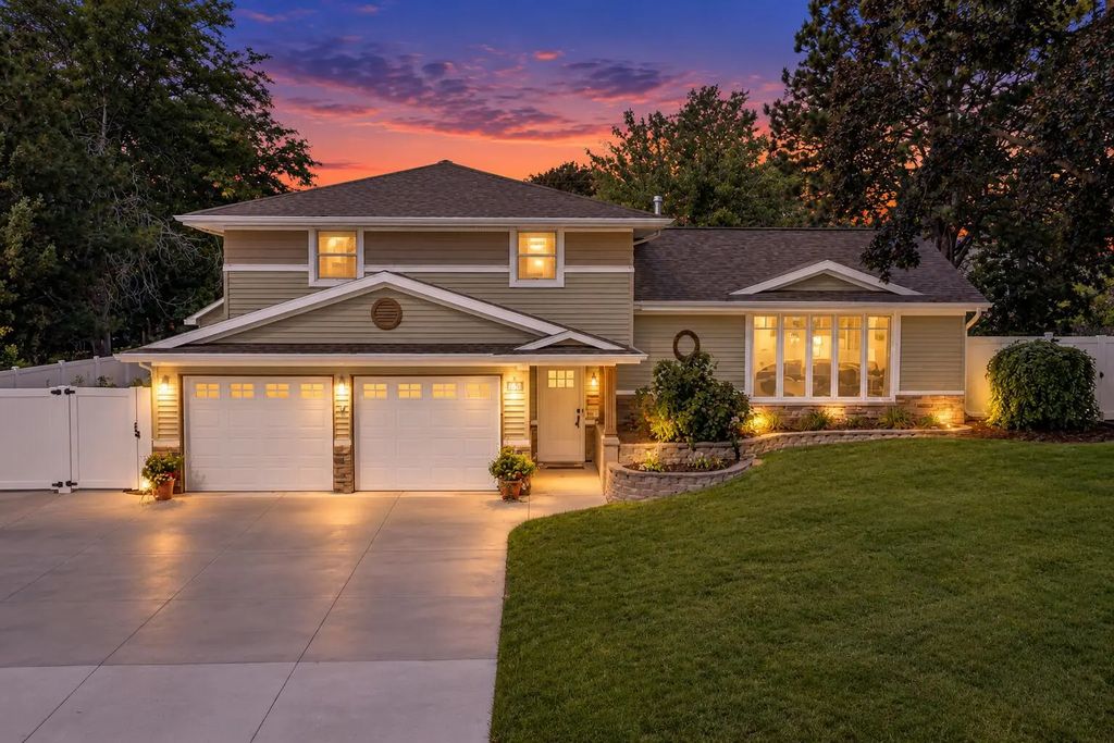 160 Roselawn Blvd, Allouez