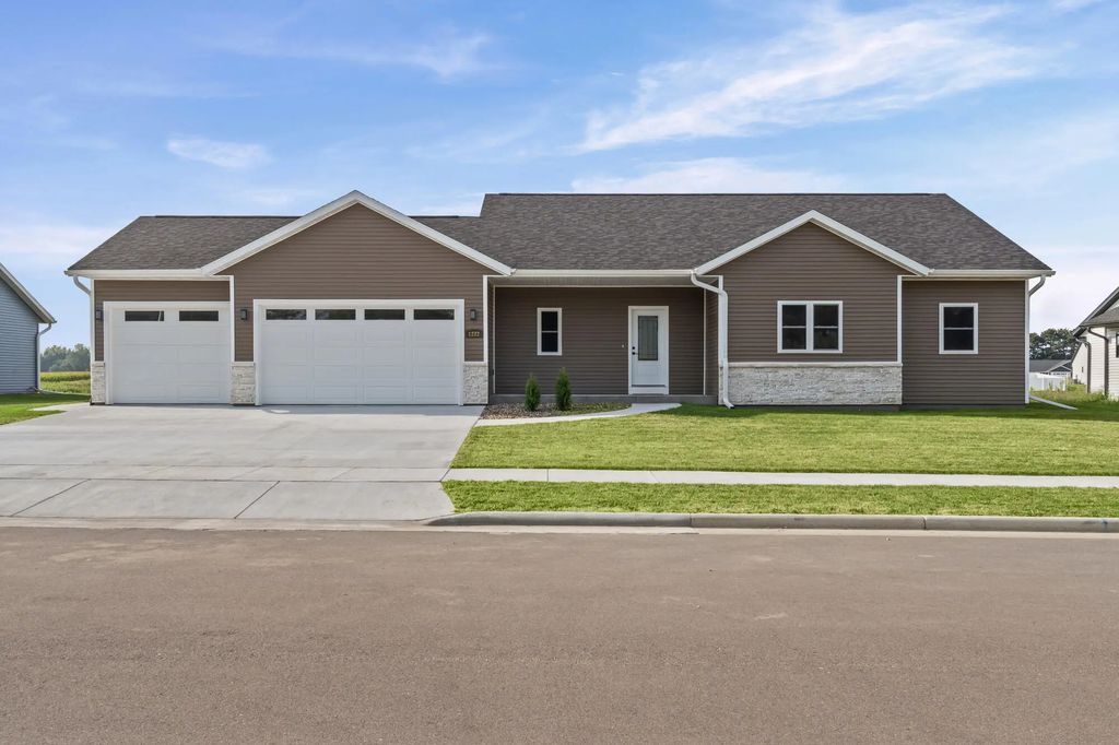 1222 Leo Dr, Holmen