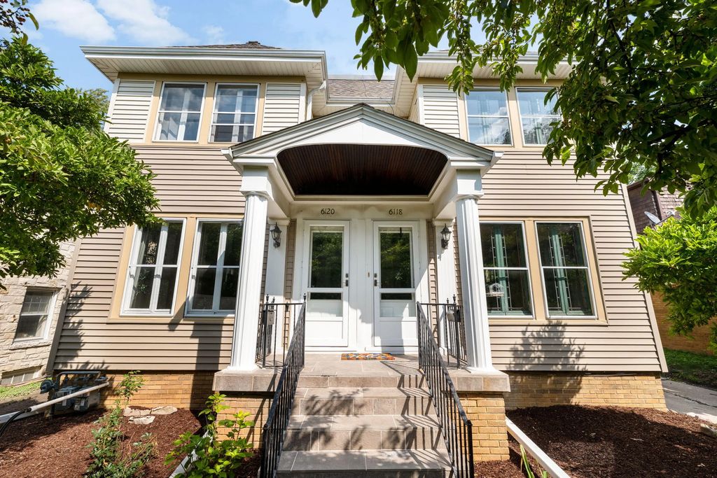 6118 W Wisconsin Ave 6120, Wauwatosa