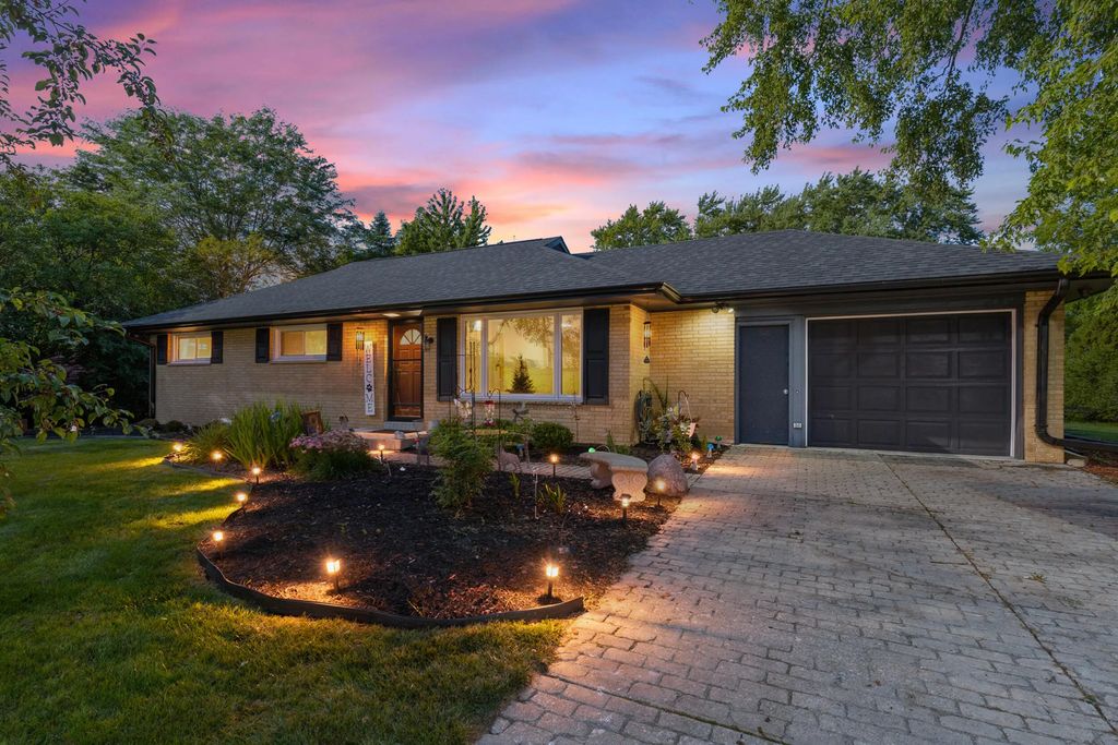 15440 Mt Vernon Ave, Brookfield