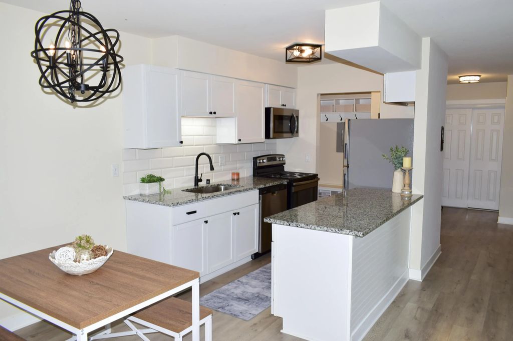 5650 W Wahner Ave 213, Brown Deer