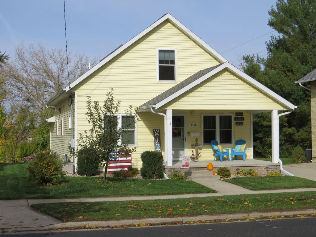 1118 River Dr, Watertown
