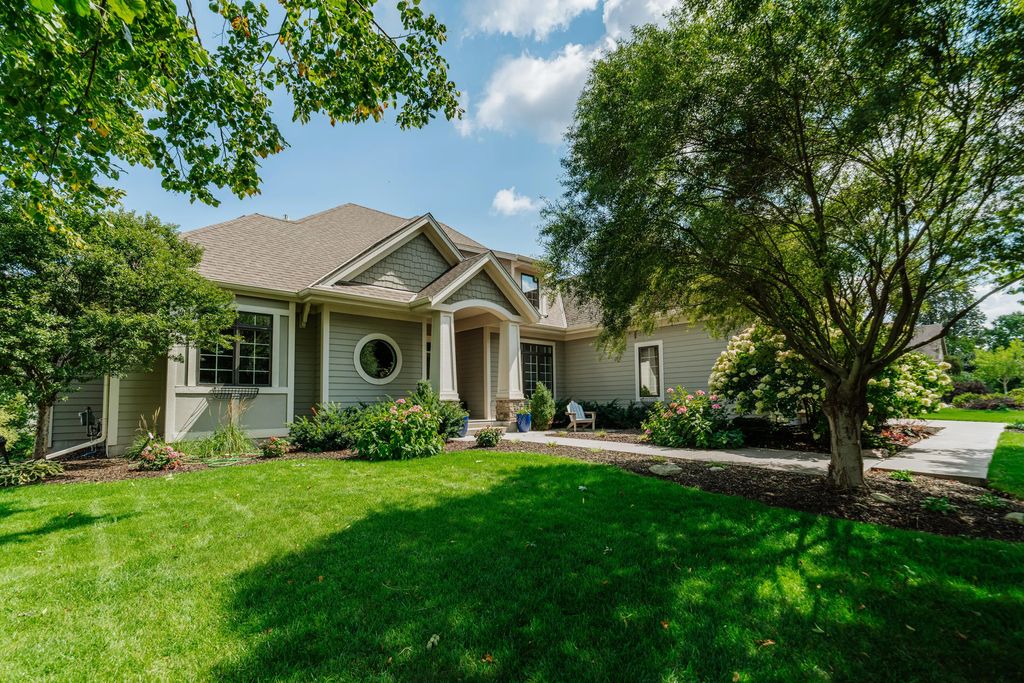 W188n4970 Red Crown Trl, Menomonee Falls