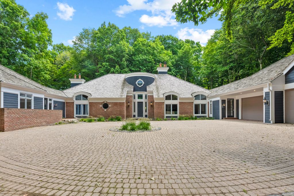 889 Horns Corners Rd, Cedarburg