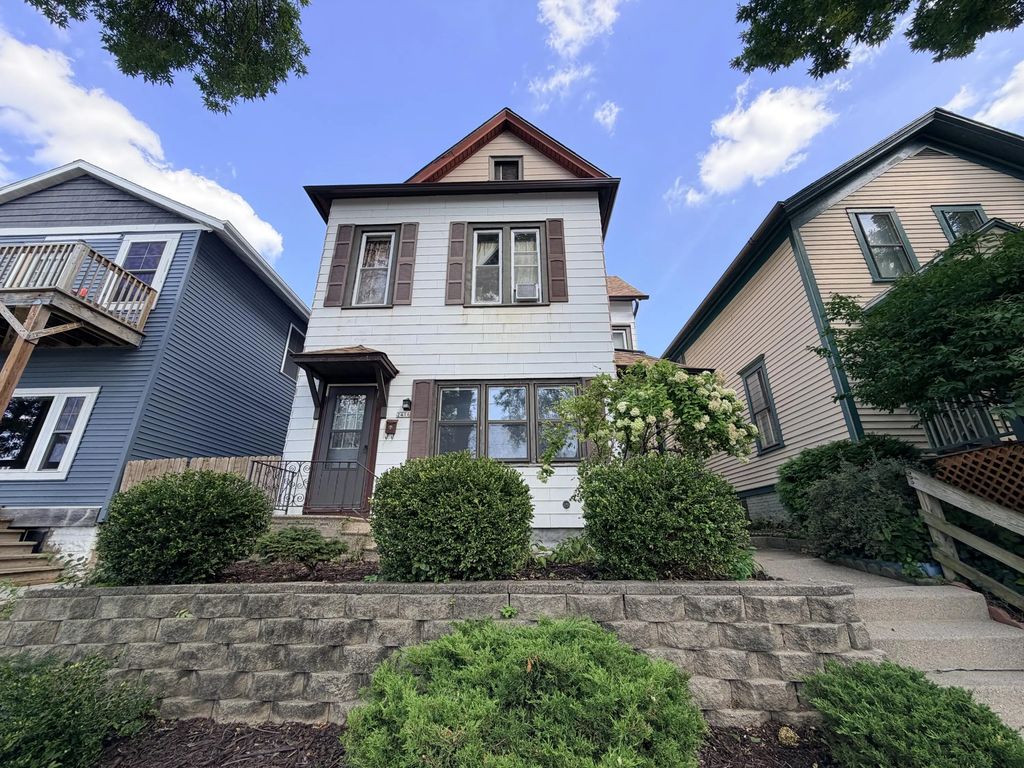 2416 S Burrell St 2418, Milwaukee