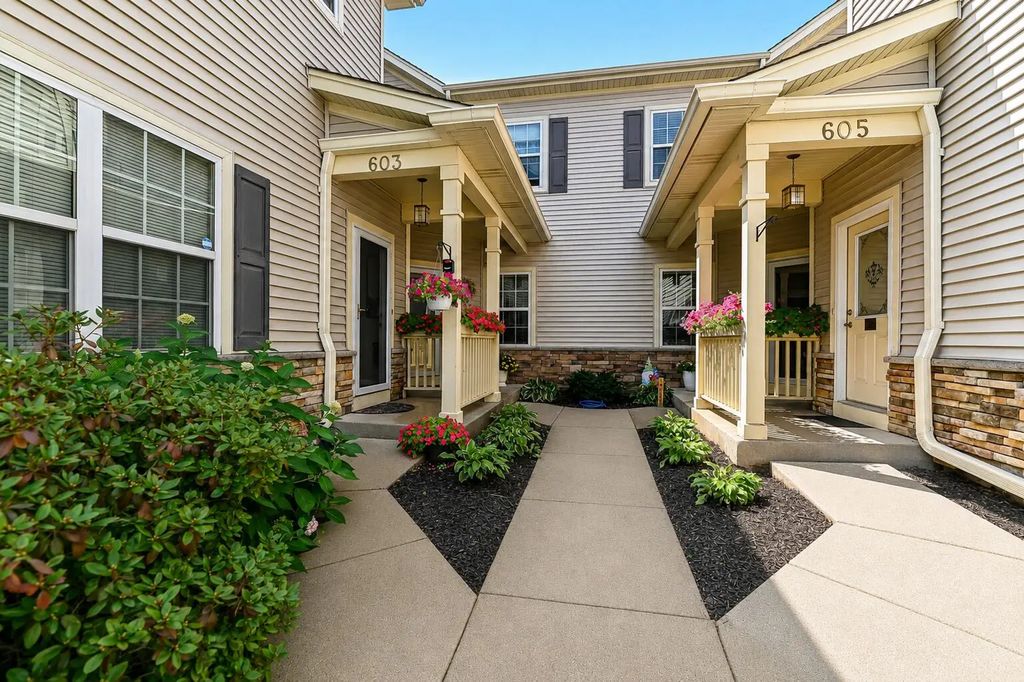 1150 Park Dr 602, Lake Geneva