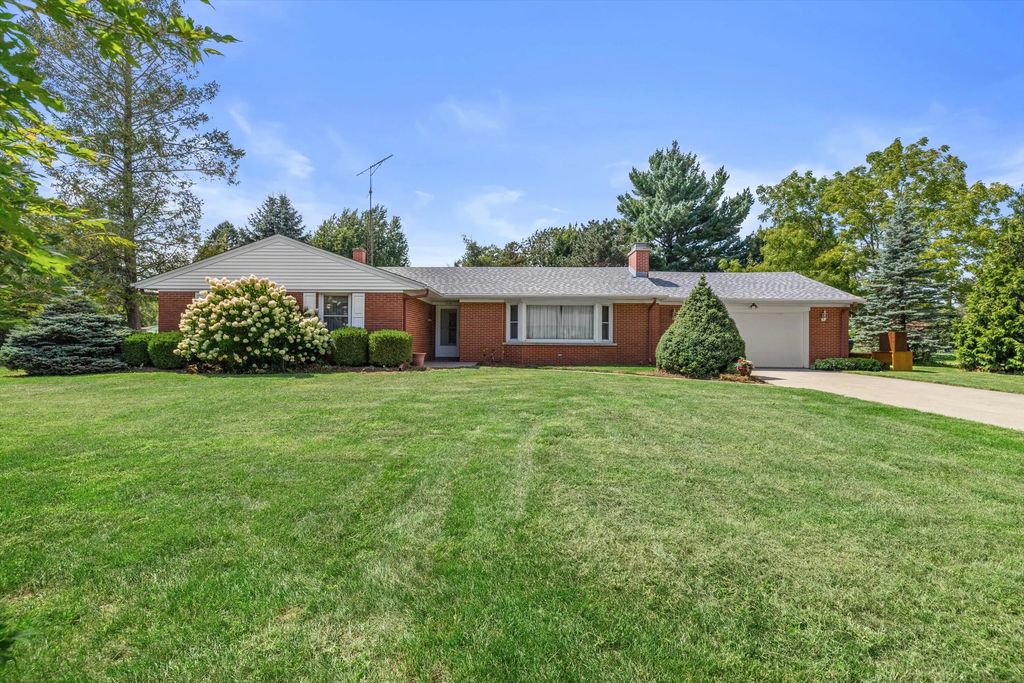 3628 Country Ln, Racine