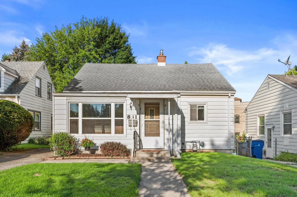 831 N 54th St, Milwaukee