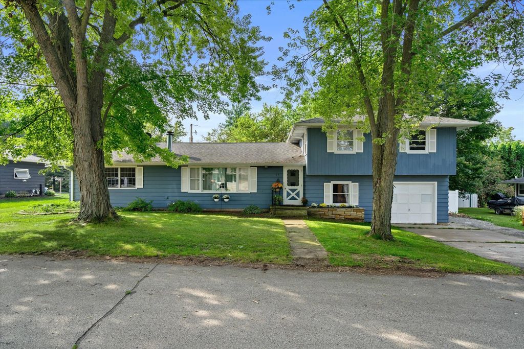 103 Fairview Ct, Fairwater