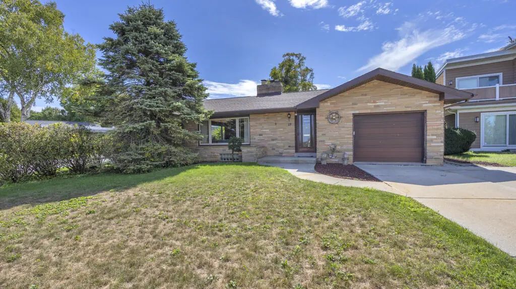 29 North Point Dr, Sheboygan