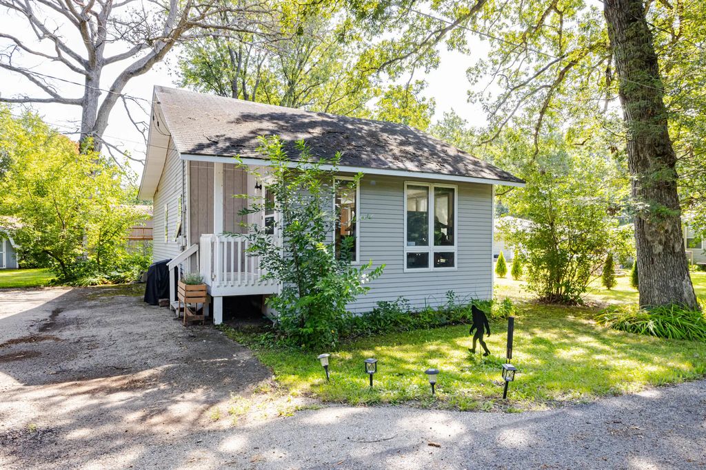 N1196 Birch Dr, Bloomfield
