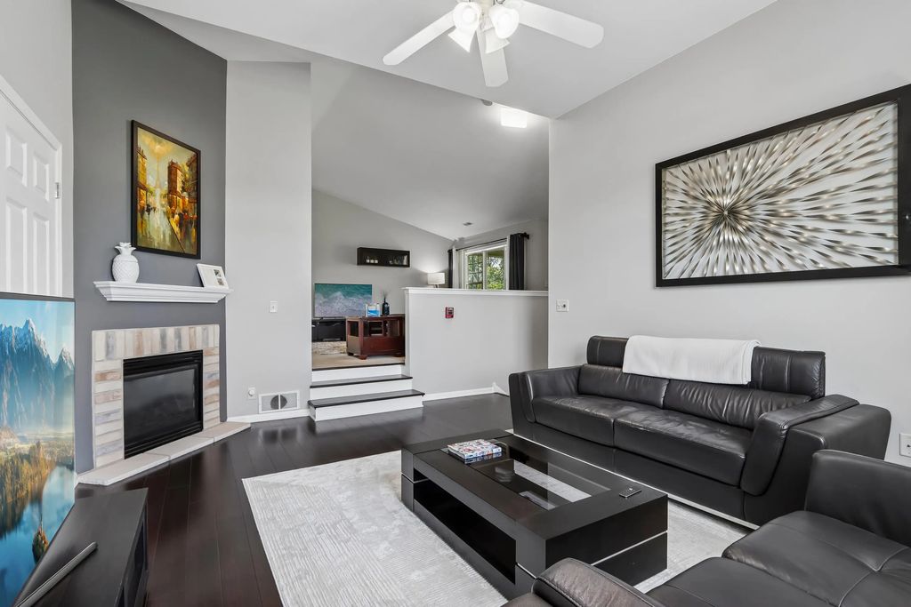 6877 S Rolling Meadows Ct, Oak Creek