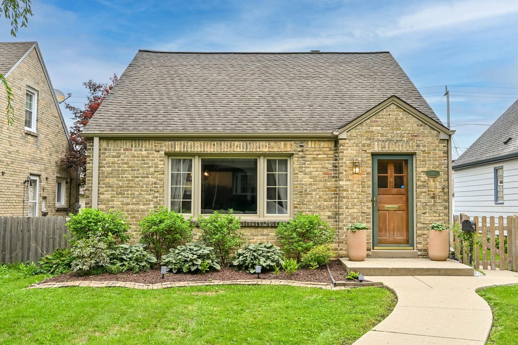 2840 N 77th St, Milwaukee