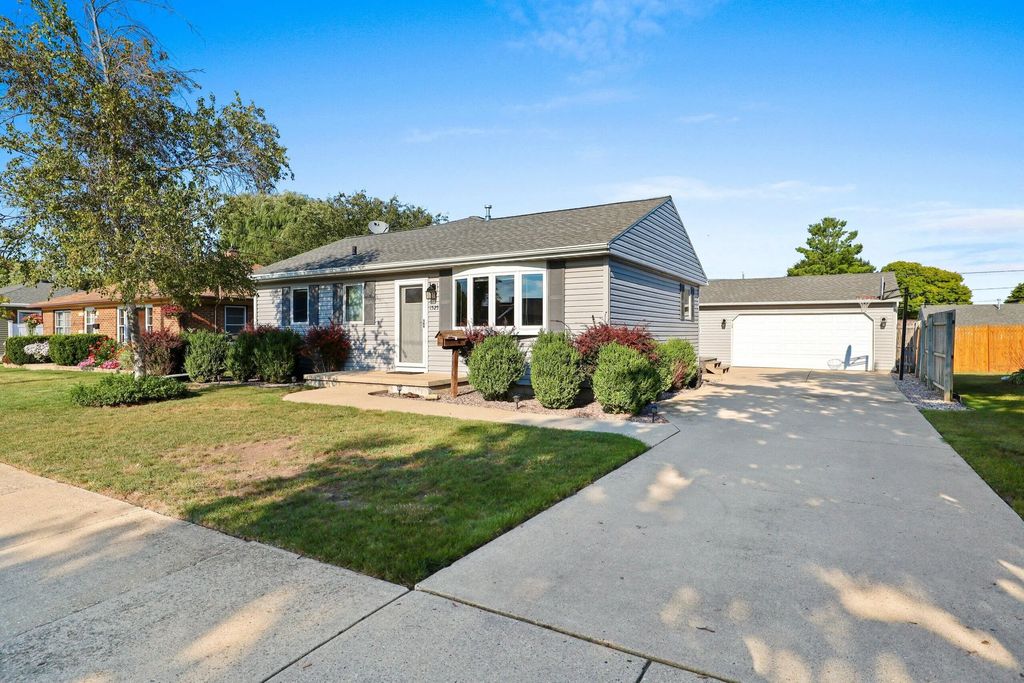 1525 S 25th St, Manitowoc