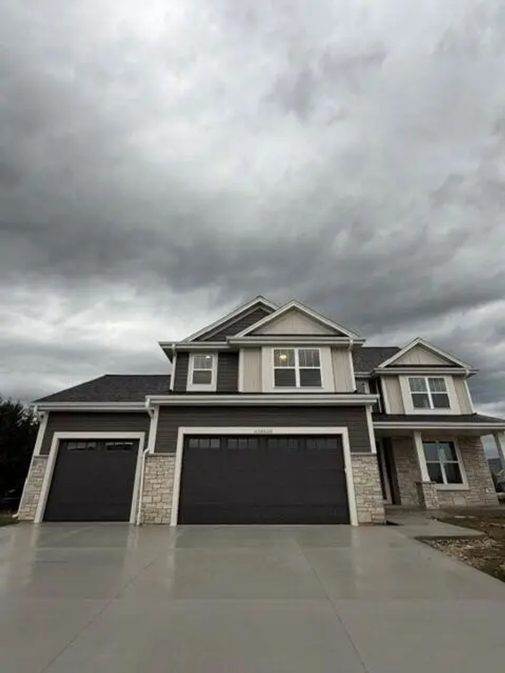 N75 W24728 Lauren Dr, Sussex
