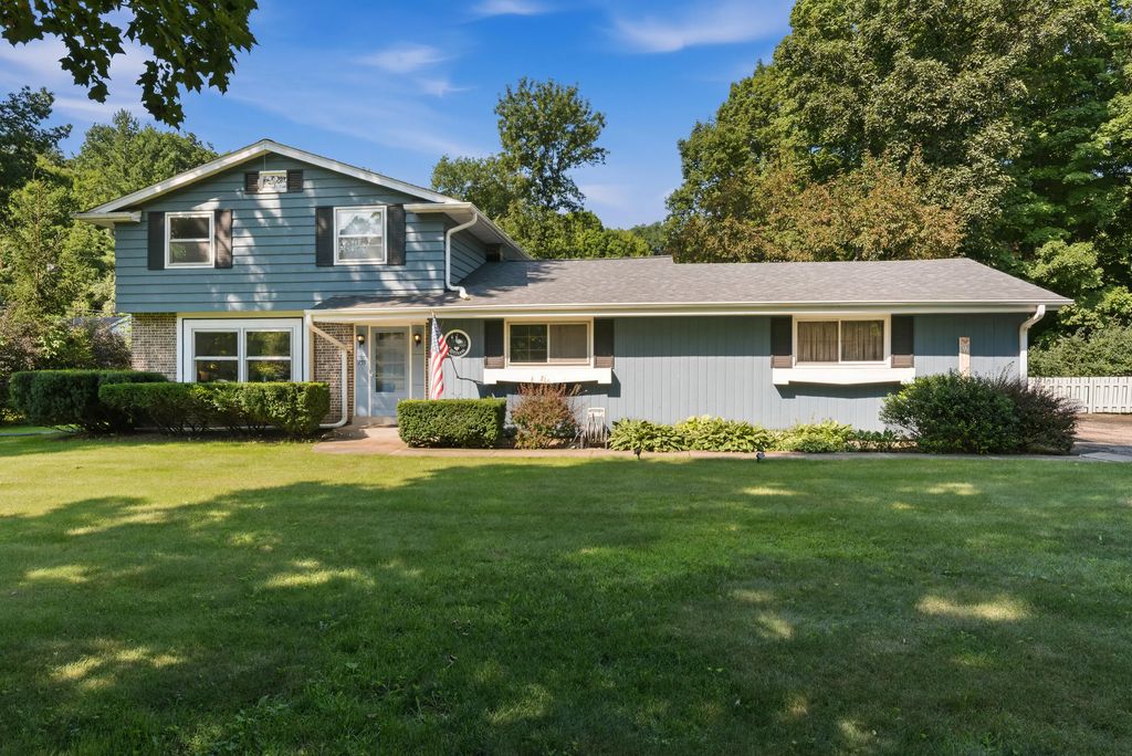 755 Tower Hill Dr, Brookfield