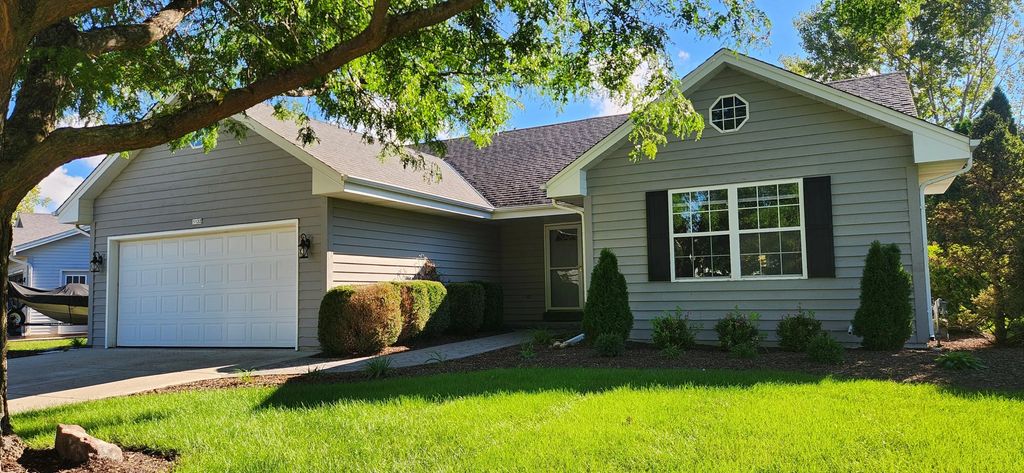 1132 Eastbrook Dr, Burlington