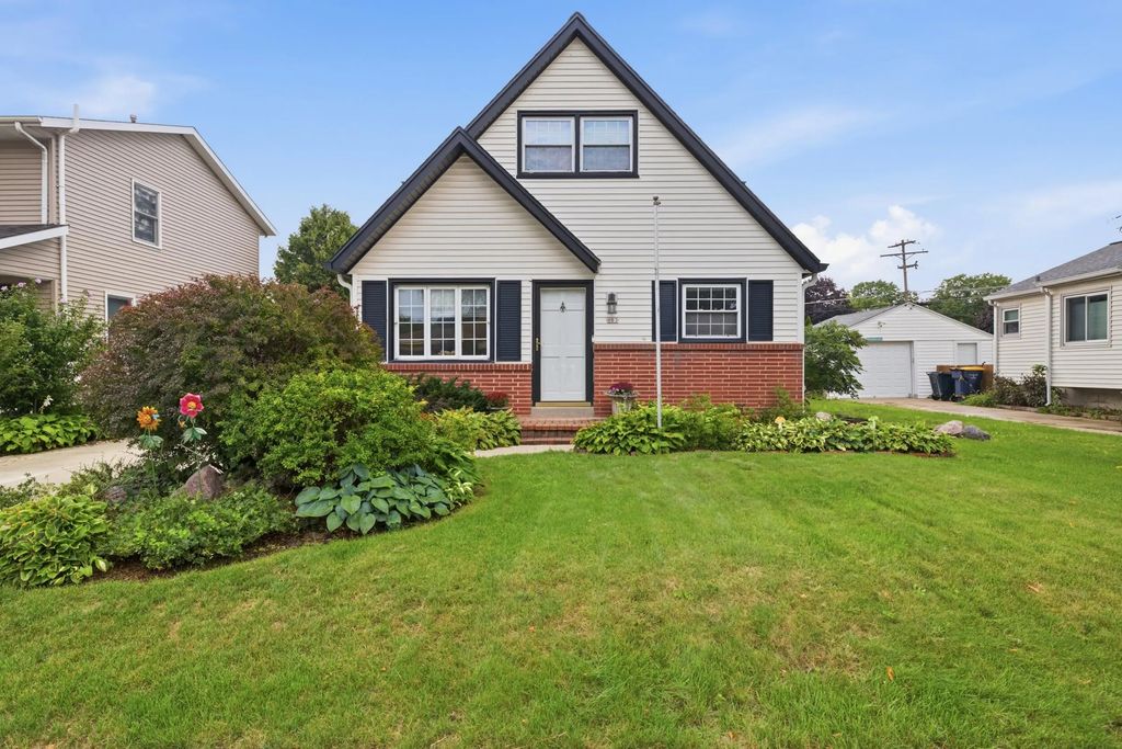 803 S 119th St, West Allis