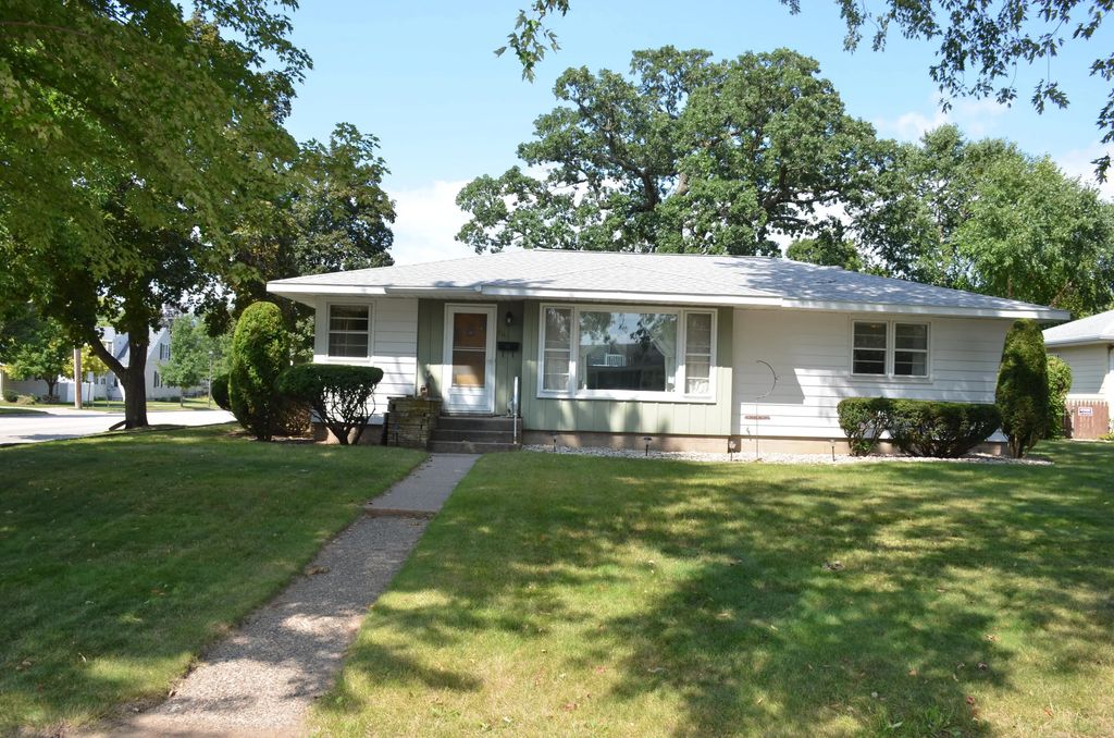 414 8th St S, La Crescent