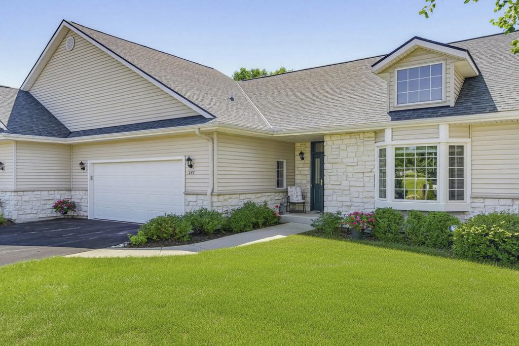 273 Cardinal Ln, Hartland