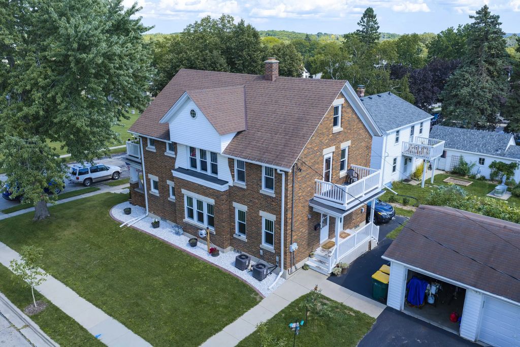 1517 Monroe St, West Bend