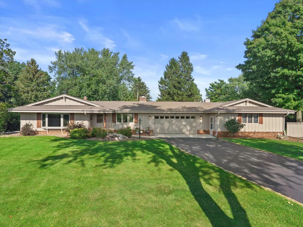 949 Hickory Hill Pkwy, Richfield