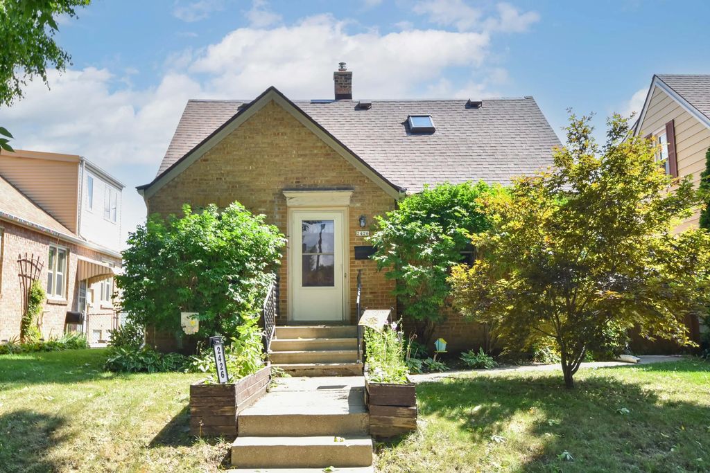 2426 S 73rd St, West Allis