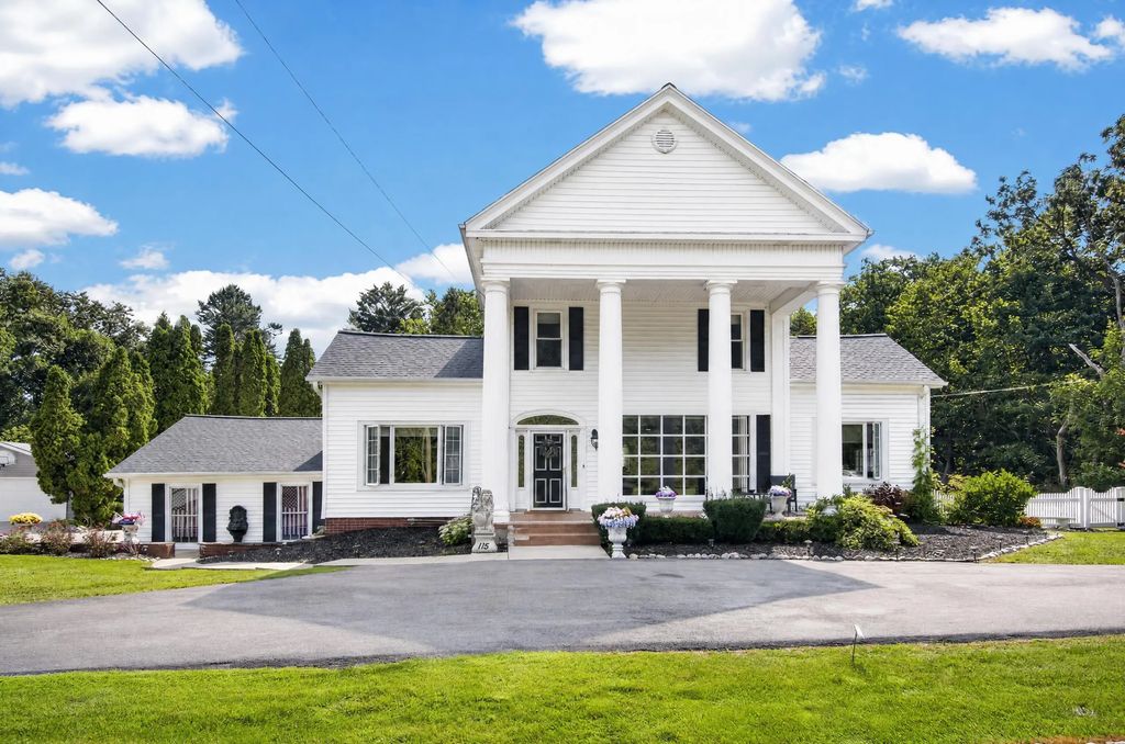115 S Lakeshore Dr, Somers