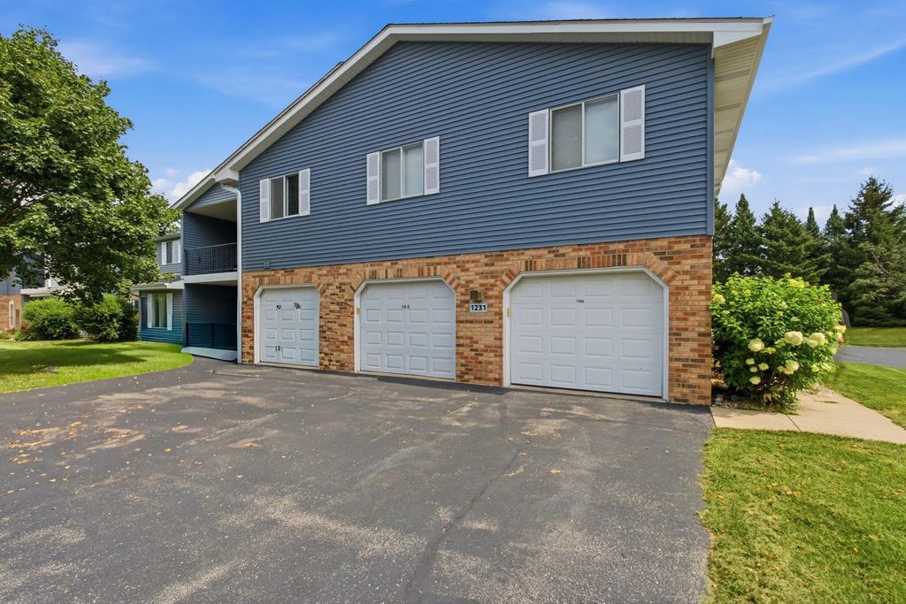1231 N Sunnyslope Dr, Mount Pleasant