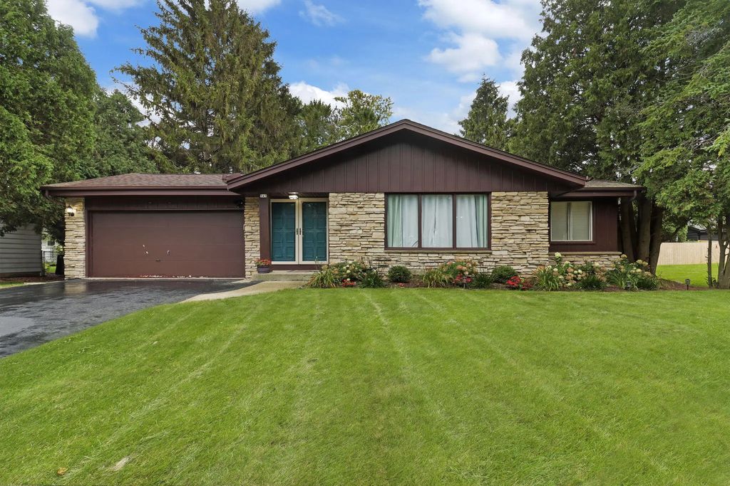 545 4 1/2 Mile Rd, Caledonia