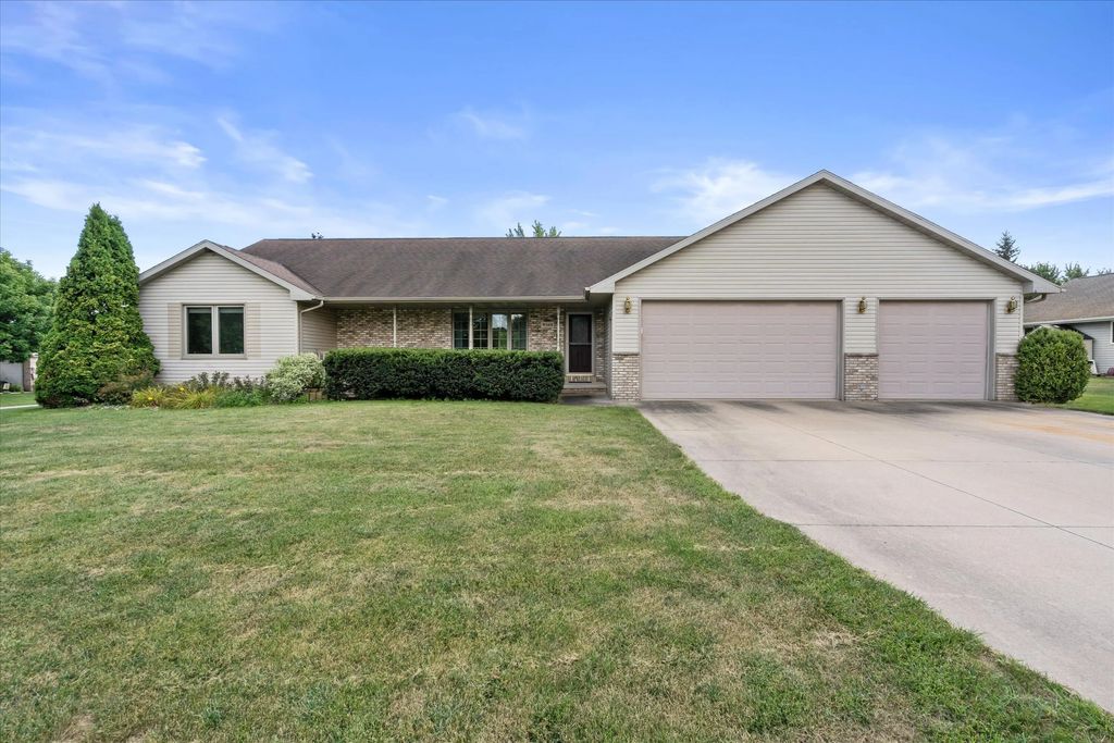 W2419 Falcon Ct, Buchanan