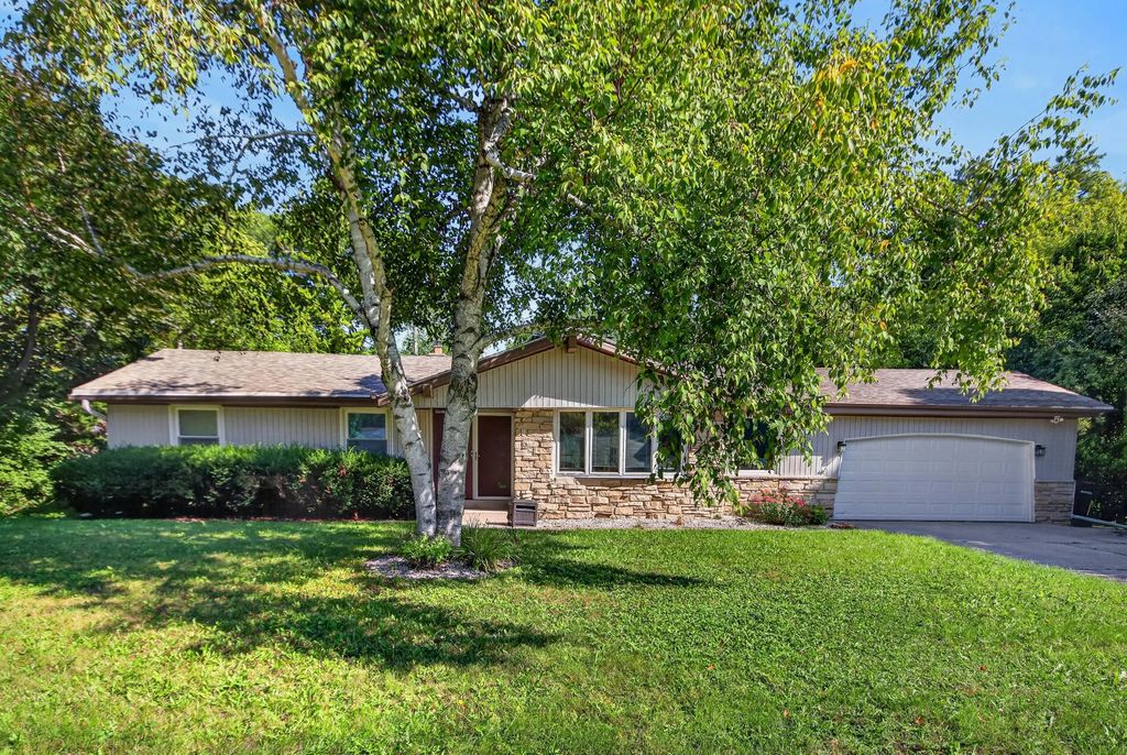 4740 W Donges Ln, Brown Deer