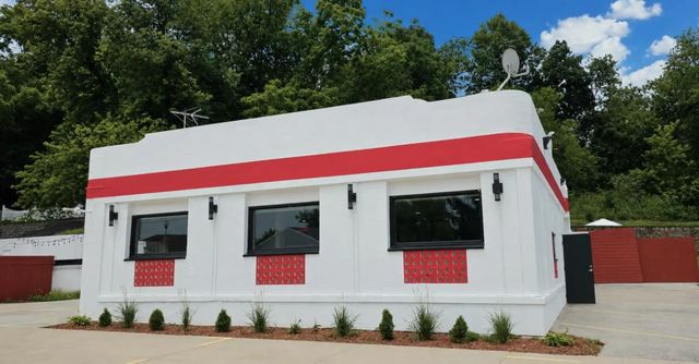 627 E Main St, Waukesha