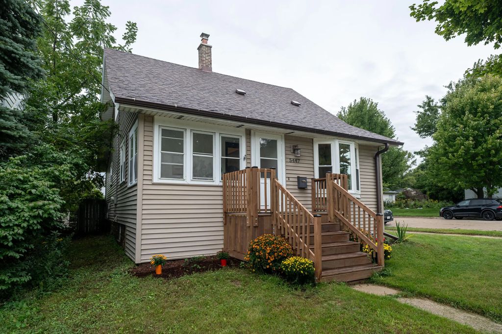 5447 S Lake Dr, Cudahy