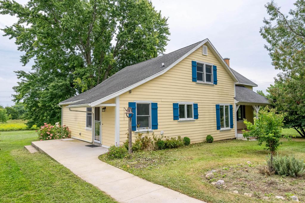 4002 W Bonniwell Rd, Mequon
