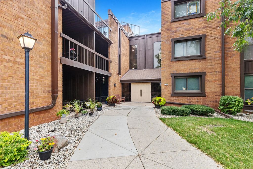 5200 S Tuckaway Blvd 341, Greenfield