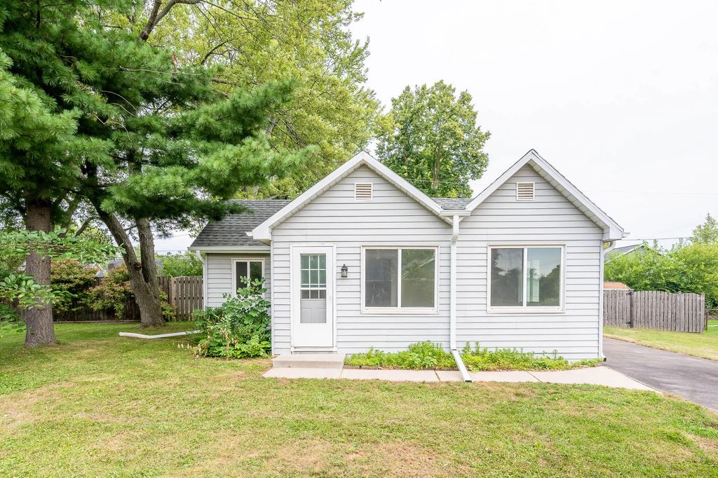 24824 69th St, Paddock Lake